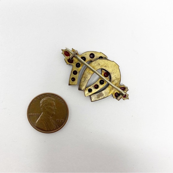 697 Antique Victorian red Garnet Double Horseshoe Brooch good luck pendant - Picture 3 of 5